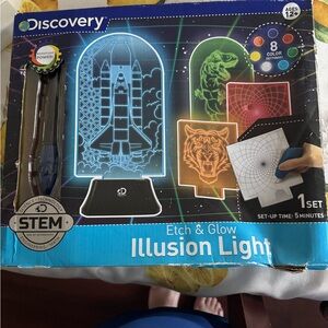 Discovery Etch & Glow Optical Illusion Light